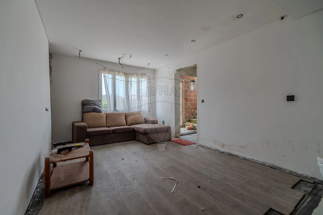 Moradia T2 para Venda em Santo Quintino Foto 8