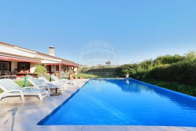 Moradia T4 para Venda em São João da Ribeira e Ribeira de São João