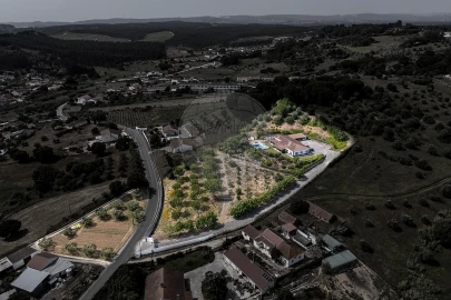 Moradia T4 para Venda em São João da Ribeira e Ribeira de São João
