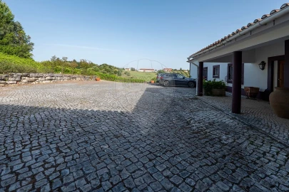 Moradia T4 para Venda em São João da Ribeira e Ribeira de São João
