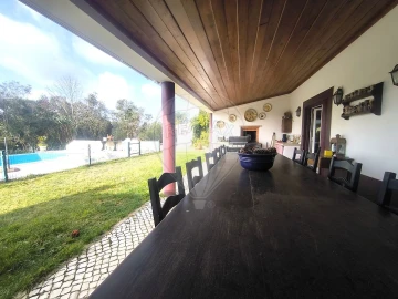 Moradia T4 para Venda em São João da Ribeira e Ribeira de São João