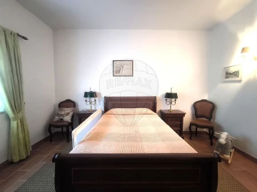 Moradia T4 para Venda em São João da Ribeira e Ribeira de São João