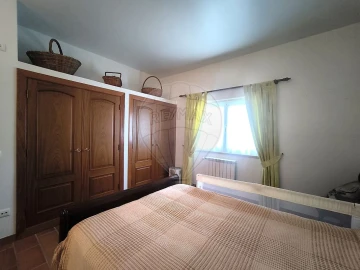 Moradia T4 para Venda em São João da Ribeira e Ribeira de São João