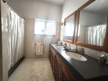 Moradia T4 para Venda em São João da Ribeira e Ribeira de São João