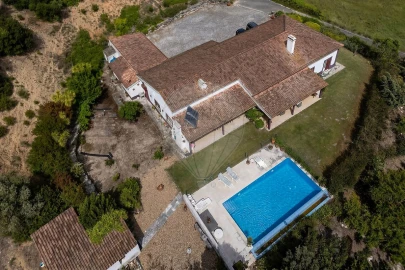 Moradia T4 para Venda em São João da Ribeira e Ribeira de São João