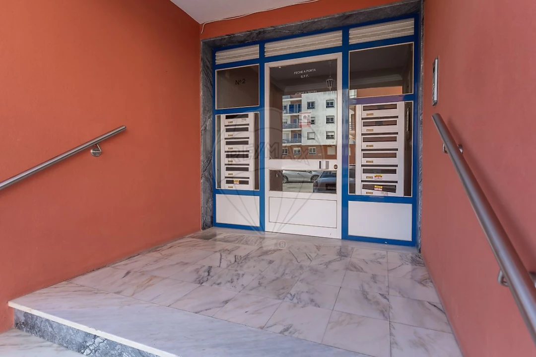 Apartamento T2 para Venda em Moita Foto 2