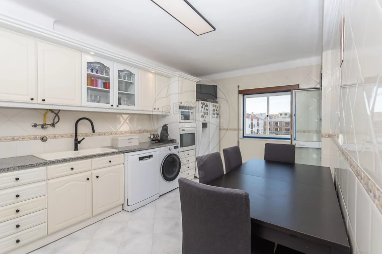 Apartamento T2 para Venda em Moita Foto 38