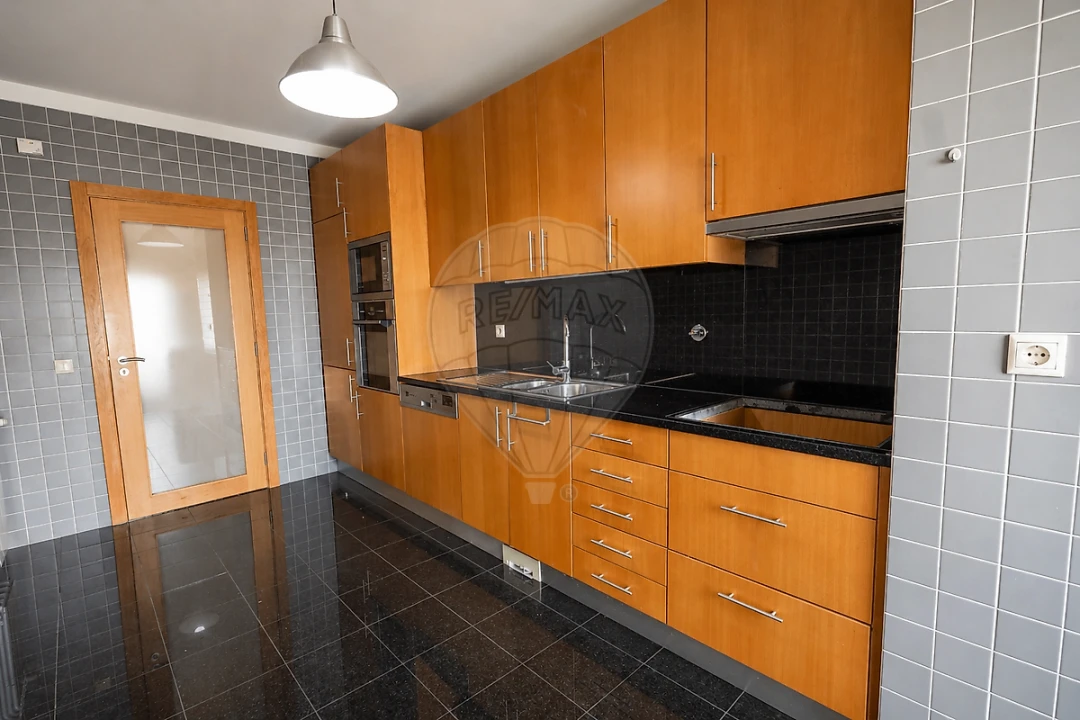 Apartamento T2 para Venda em Cidade da Maia Foto 3