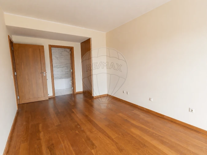 Apartamento T2 para Venda em Cidade da Maia Foto 11