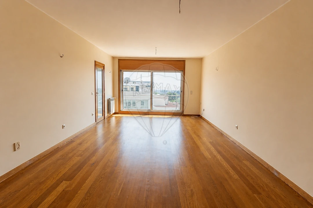 Apartamento T2 para Venda em Cidade da Maia Foto 2