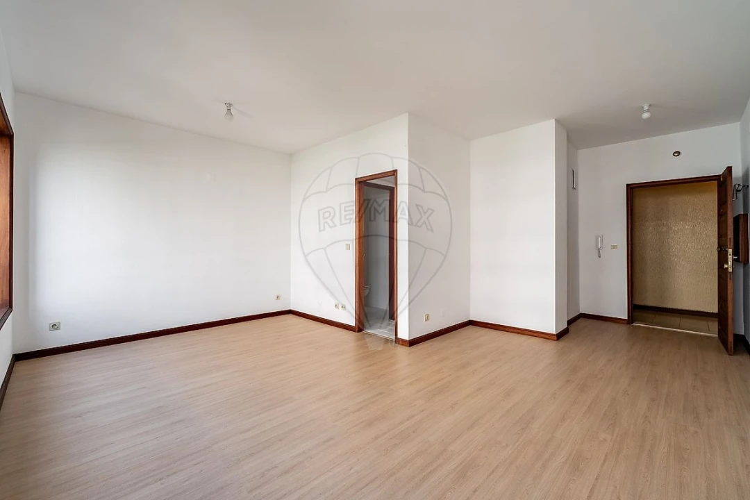 Escritório para Venda em Cidade da Maia Foto 3