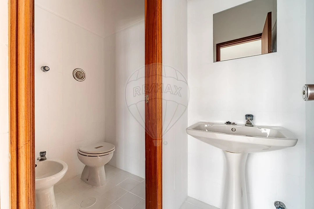 Escritório para Venda em Cidade da Maia Foto 6