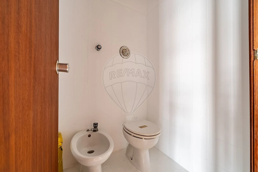 Escritório para Venda em Cidade da Maia Foto 7