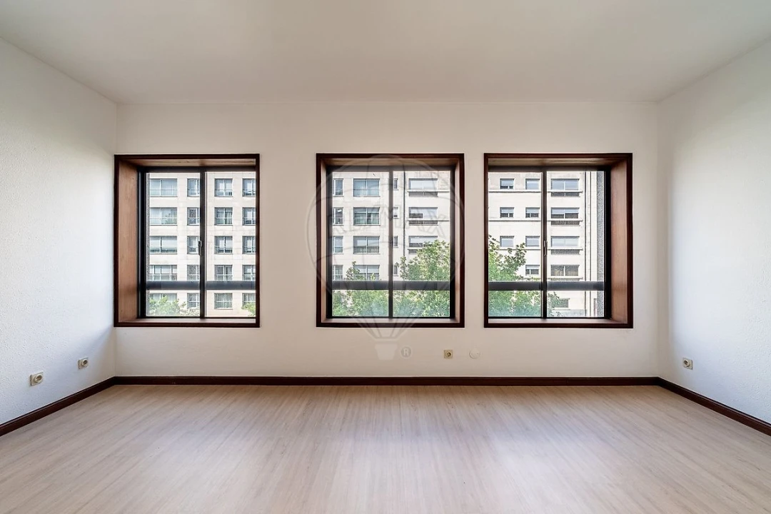 Escritório para Venda em Cidade da Maia Foto 8