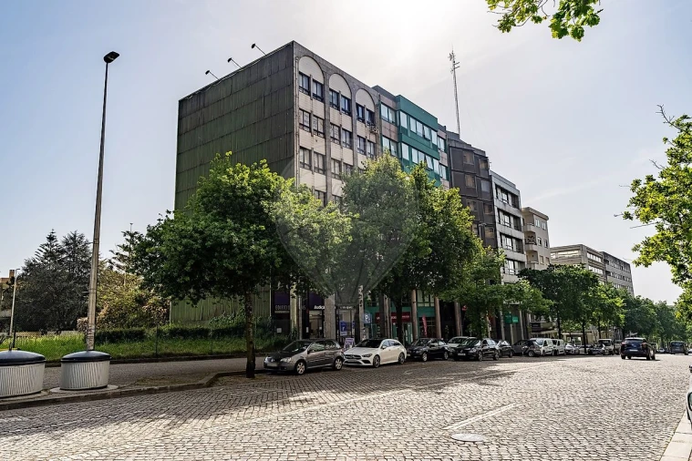 Escritório para Venda em Cidade da Maia Foto 13