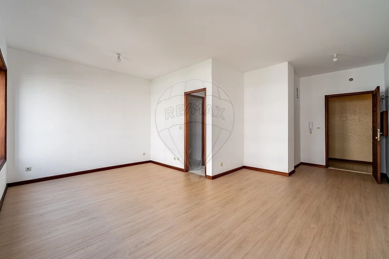 Escritório para Venda em Cidade da Maia Foto 3