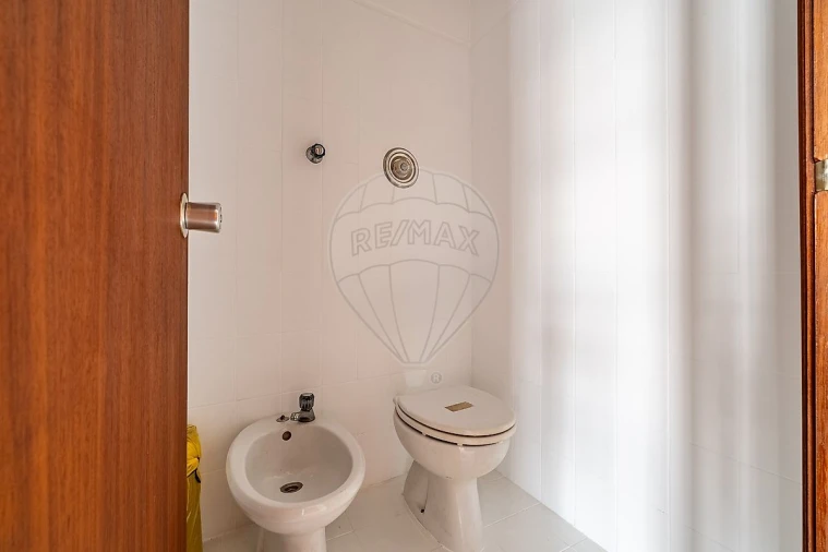 Escritório para Venda em Cidade da Maia Foto 7