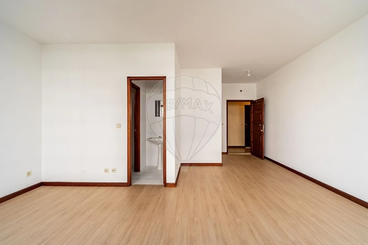 Escritório para Venda em Cidade da Maia Foto 9