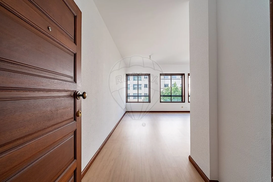 Escritório para Venda em Cidade da Maia Foto 4