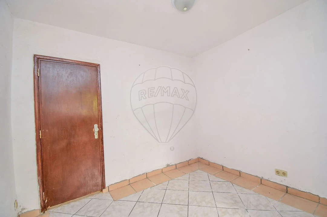 Moradia T2 para Venda em Colares Foto 4