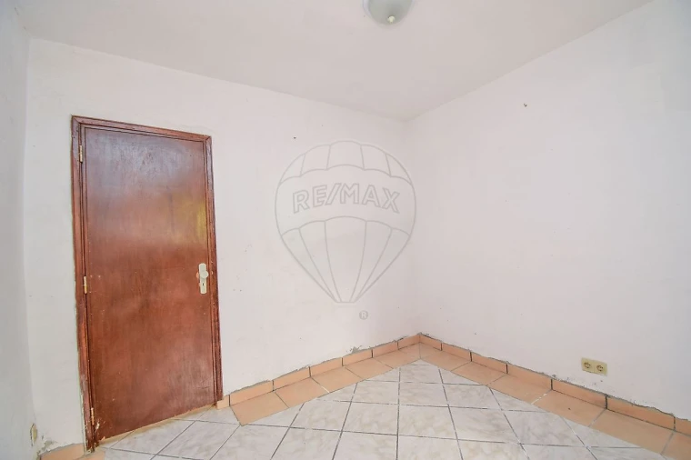 Moradia T2 para Venda em Colares Foto 4