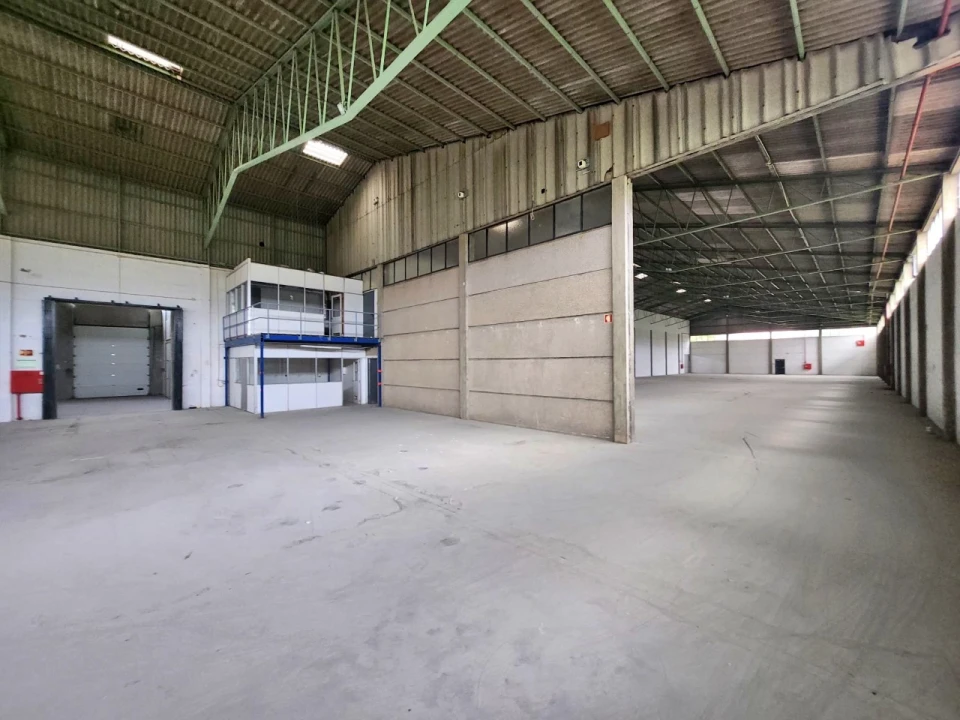 Armazém para Arrendamento em Folgosa Foto 3
