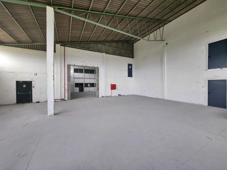 Armazém para Arrendamento em Folgosa Foto 16