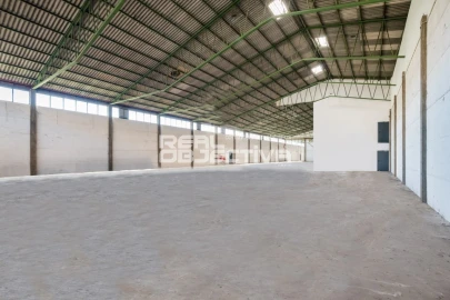 Armazém para Arrendamento em Folgosa