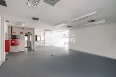 Armazém para Arrendamento em Folgosa