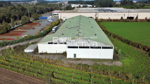 Armazém para Arrendamento em Folgosa