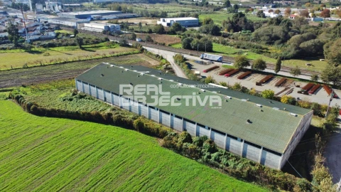 Armazém para Arrendamento em Folgosa