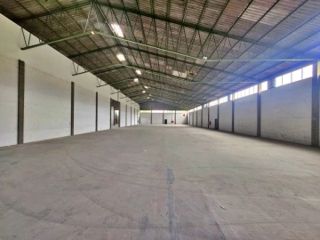Armazém para Arrendamento em Folgosa