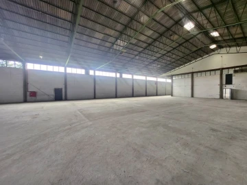 Armazém para Arrendamento em Folgosa