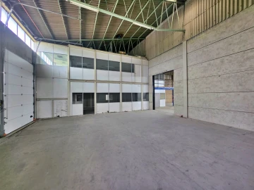 Armazém para Arrendamento em Folgosa