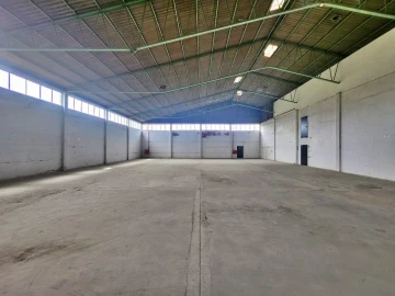 Armazém para Arrendamento em Folgosa