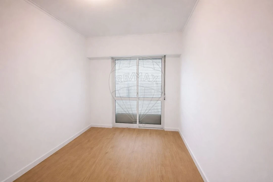 Apartamento T2 para Venda em Queluz e Belas Foto 4