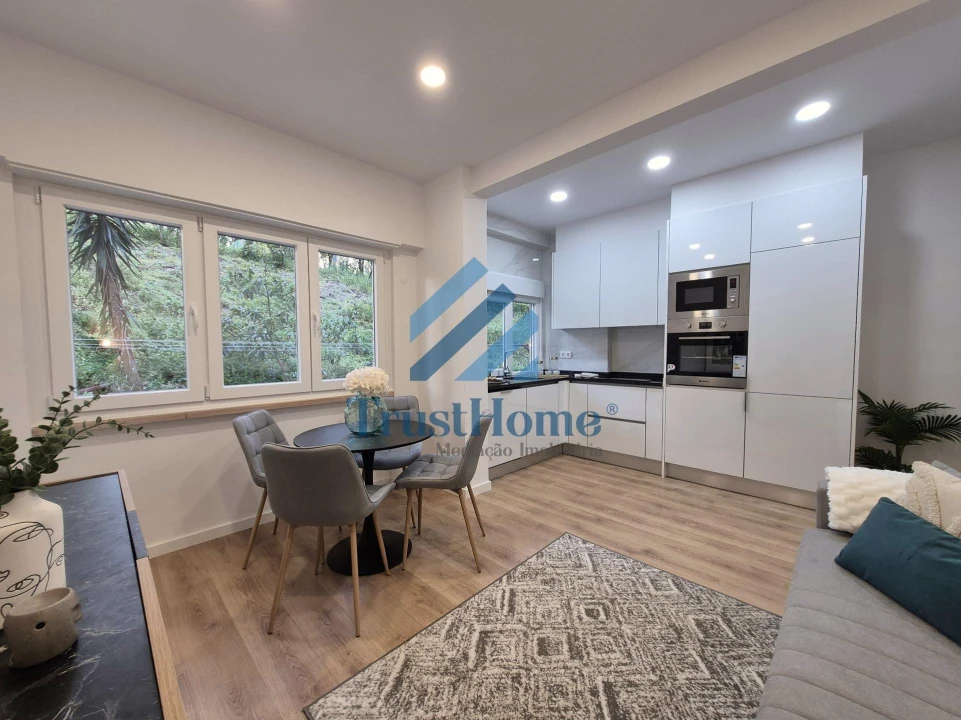 Apartamento T2 para Venda em Benfica Foto 1