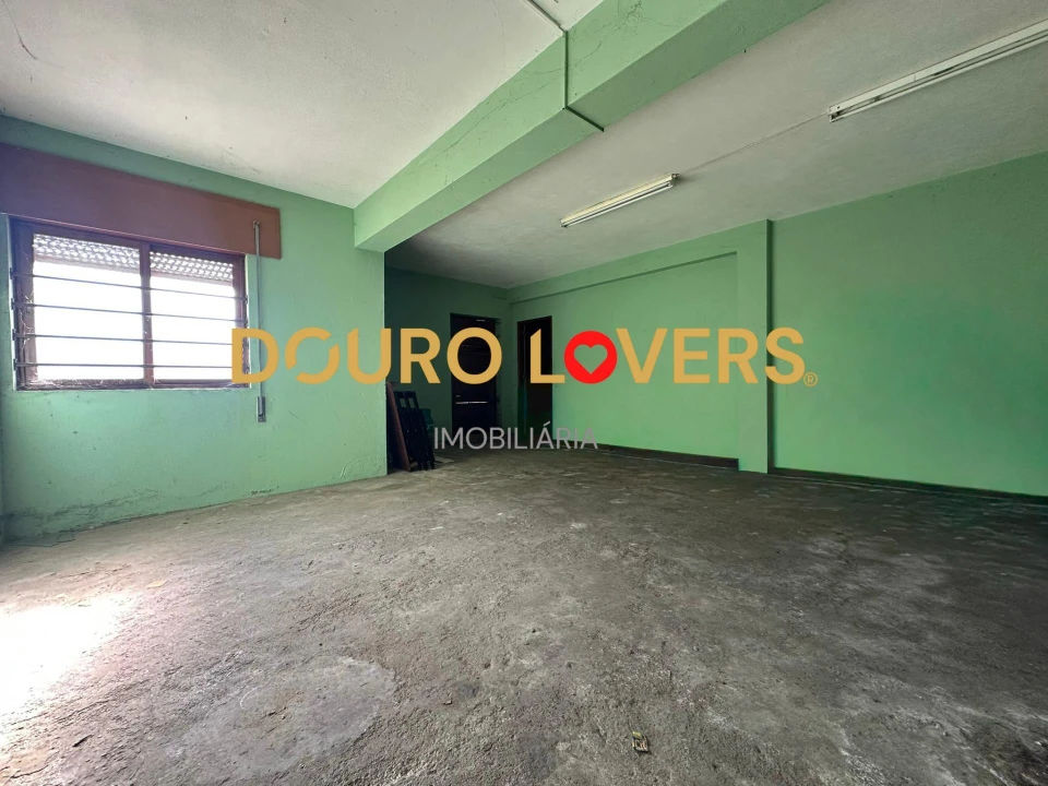 Armazém para Venda em Rio Tinto Foto 2