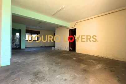 Armazém para Venda em Rio Tinto