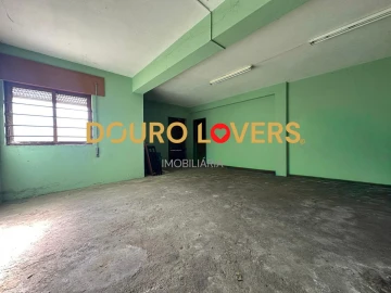 Armazém para Venda em Rio Tinto