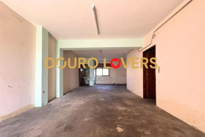 Armazém para Venda em Rio Tinto