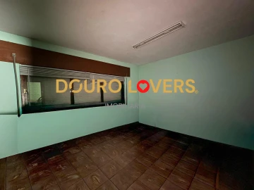 Armazém para Venda em Rio Tinto