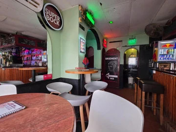 Prédio para Venda em Lagos (São Sebastião e Santa Maria)