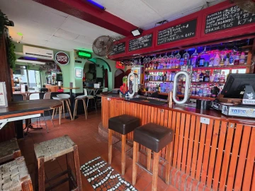 Prédio para Venda em Lagos (São Sebastião e Santa Maria)