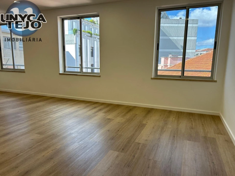 Escritório para Arrendamento em Santo António Foto 3