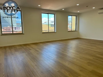 Escritório para Arrendamento em Santo António