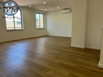 Escritório para Arrendamento em Santo António