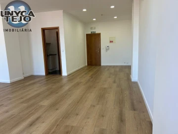 Escritório para Arrendamento em Santo António