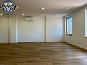 Escritório para Arrendamento em Santo António
