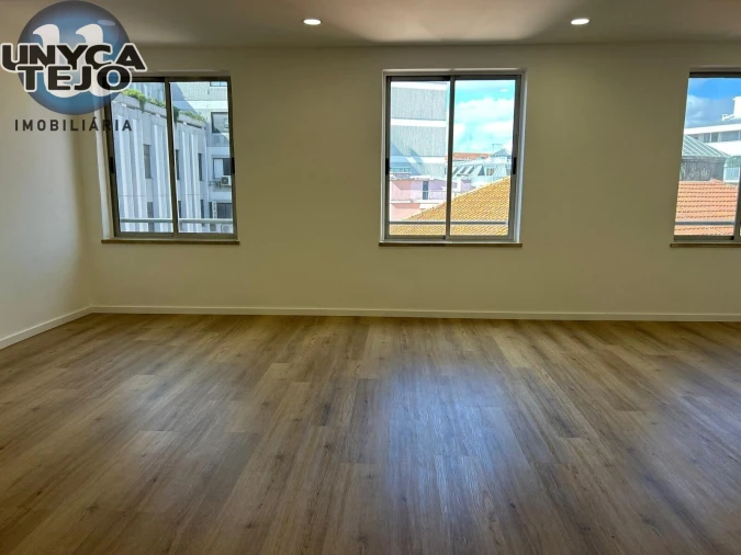 Escritório para Arrendamento em Santo António Foto 5